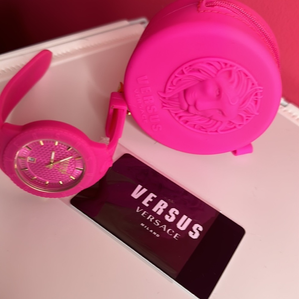 Cute Barbie🌷🌺 Pink Versace Watch NWOT💓💗 - Picture 2 of 5